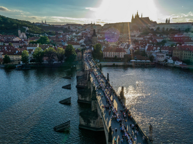 Main photography of project Dinner at the Charles Bridge